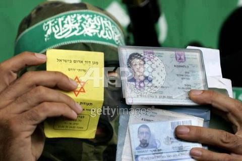 ***Confermato: arrestati da Hamas piloti israeliani/ Gerusalemme: città fantasma.