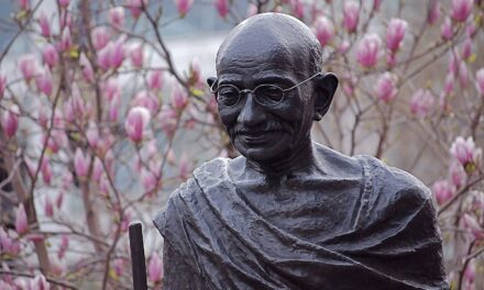 L’insidia gandhiana che affascina i modernisti