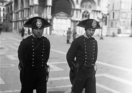 Nei secoli fedele… fino a che l’Europa non decide il benservito…