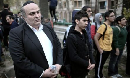 Gli ebrei iraniani manifestano per difendere il programma nucleare di Teheran. Antisemiti anche loro?