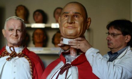 Karol Wojtyla santo: l’illusione della svolta definitiva