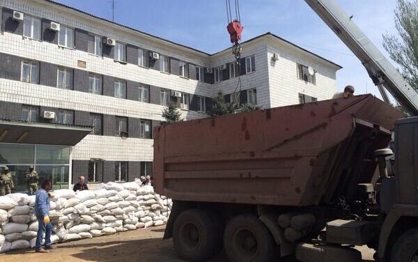 I prigionieri di Slavyansk non sono OSCE. Intanto Kiev cerca aiuto in Georgia