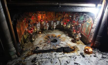 Grotta della Natività a Betlemme: una lampada ad olio scatena un incendio.