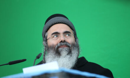 Famoso rabbino israeliano deride Bergoglio: rischio “idolatria”, incontrarlo è “peccaminoso”