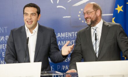 Tsipras vuole l’Euro e “corregge” le opinioni possibiliste dei suoi candidati: «Non siamo contro l’euro»