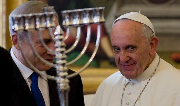 [NUOVE RELIGIONI] Bergoglio non andrà a Nazareth ma andrà al museo della Shoah