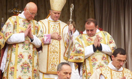 Ecco cosa è successo durante l’incontro tra Francesco e Mons. Fellay