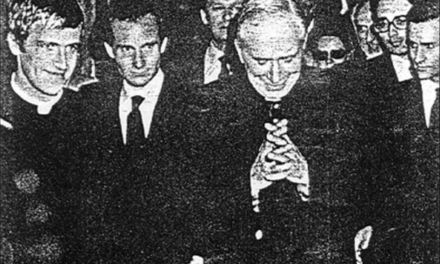 FOTO RICORDO. Massimo Introvigne e Mons. Lefebvre