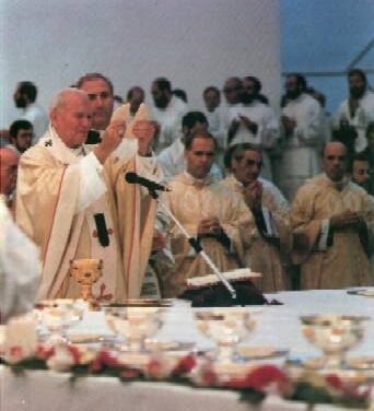 Novus Ordo Missae: «impressionante allontanamento dalla teologia cattolica»