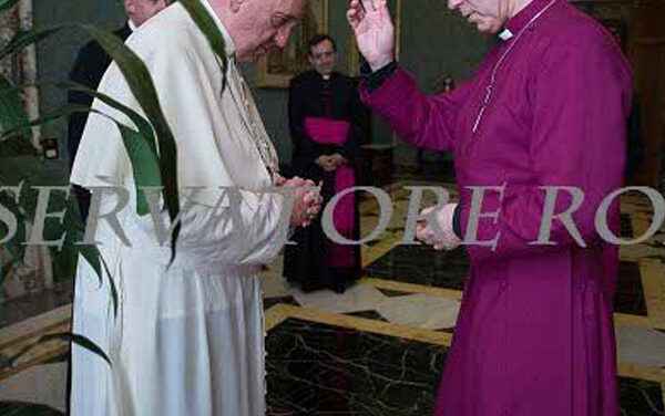 J. M. Bergoglio, la C.E.I. e l’elogio della Bibbia “interconfessionale”