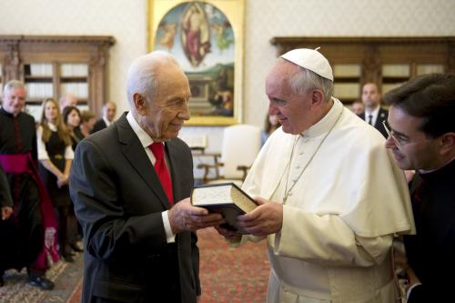 Peres, proposta-shock: fondare una “ONU delle religioni”