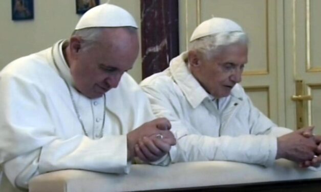 Bergoglio: “Mondo cambiato, Chiesa non può chiudersi in presunte interpretazioni dogma”