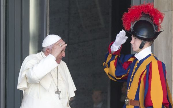 Bergoglio abbandona il latino come lingua ufficiale del Sinodo