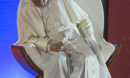 Bergoglio: i tradizionalisti trasformano il pane in pietra e la scagliano contro i peccatori, i deboli e i malati