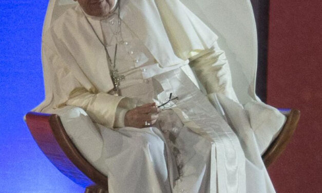 Bergoglio: i tradizionalisti trasformano il pane in pietra e la scagliano contro i peccatori, i deboli e i malati
