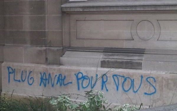 Francia: il vandalismo antifà contro ‘les intégristes’