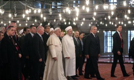 [SPECIALE] Tutto sul viaggio di Bergoglio in Turchia. Errori & orrori assortiti.