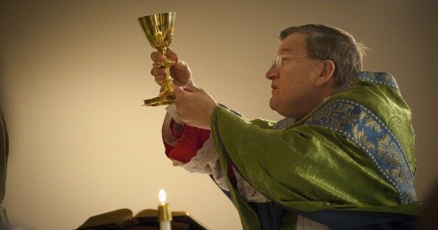 Vietata la celebrazione della messa tridentina al cardinale Burke?