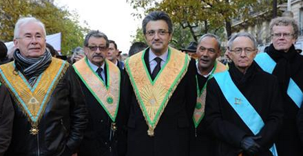 I massoni del Grande Oriente di Francia marciano per Charlie Hebdo [FOTO]