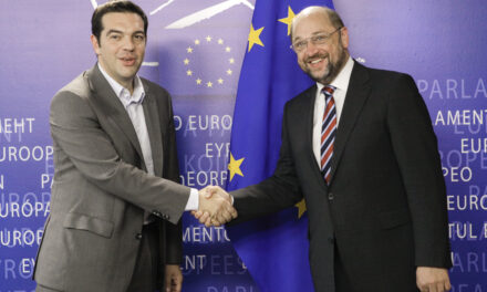 Tsipras si è già sdraiato a Berlino, partito in rivolta