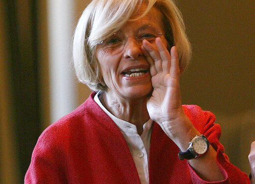 Bergoglio chiama Emma Bonino. Danilo Quinto: ‘ma il Papa se la fa con i carnefici della vita?’