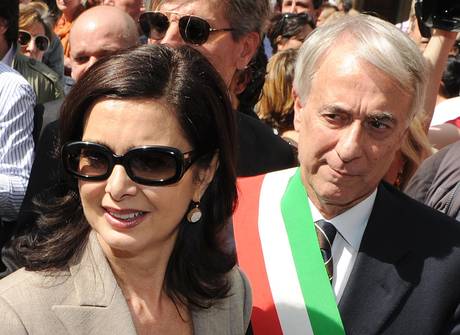 E Pisapia assunse i toni degli ‘xenofobi’: ‘Gli immigrati li ospitate a Sky?’