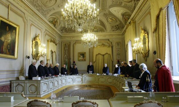 Hanno vinto o’concuorso. Che pacchia, signò.