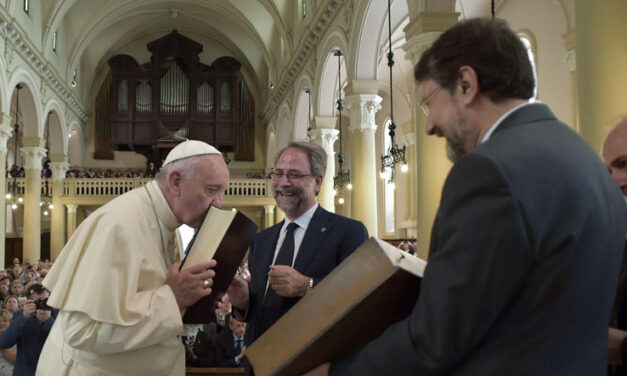Il valdese incontrato da Bergoglio è amico dei massoni