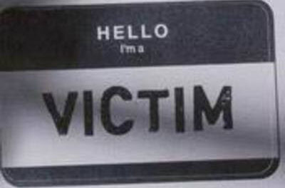 Il vittimismo LGBT e un’antropologia disumanizzante