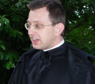 [VIDEO] Intervista a don M. Tranquillo (FSSPX) sulle “concessioni” di Bergoglio nell’anno giubilare