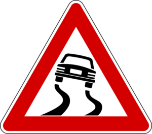 681px-Italian_traffic_signs_-_strada_sdrucciolevole.svg