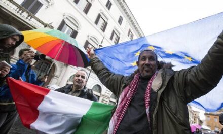 “Islamici moderati” sfilano a Roma contro il Corano: non c’era nessuno!