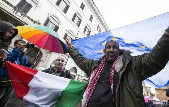 “Islamici moderati” sfilano a Roma contro il Corano: non c’era nessuno!