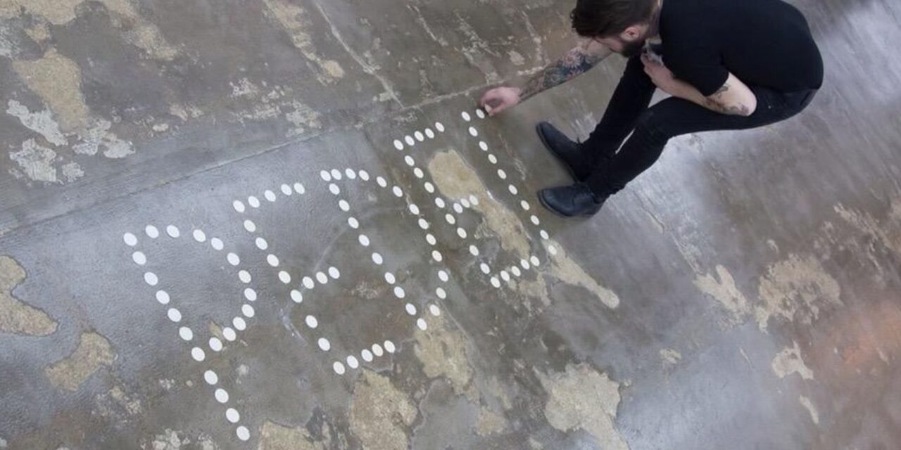 Azcona, altre profanazioni: ma consentirglielo è complice