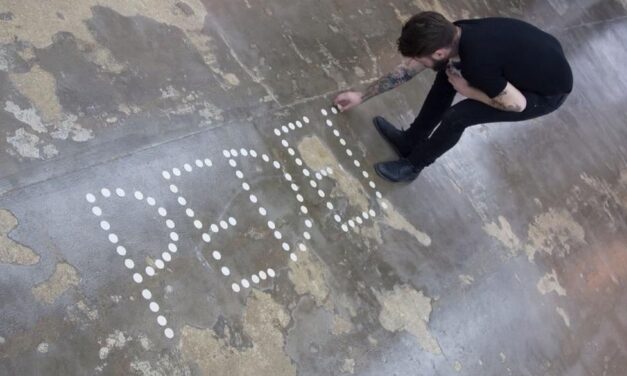 Azcona, altre profanazioni: ma consentirglielo è complice