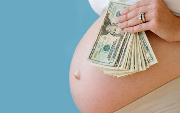 Non si può sdoganare l’utero in affitto. È e resta una compravendita di bambini.
