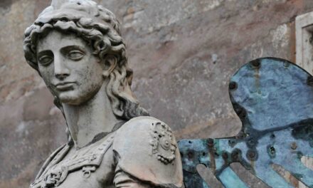 Il Duce delle milizie celesti: un tributo poetico