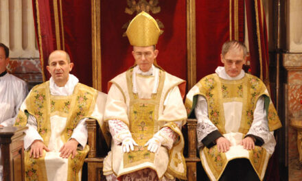 Mons. B. Tissier de Mallerais FSSPX: ‘Bergoglio propaga l’eresia’