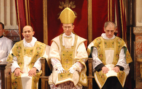 Mons. B. Tissier de Mallerais FSSPX: ‘Bergoglio propaga l’eresia’