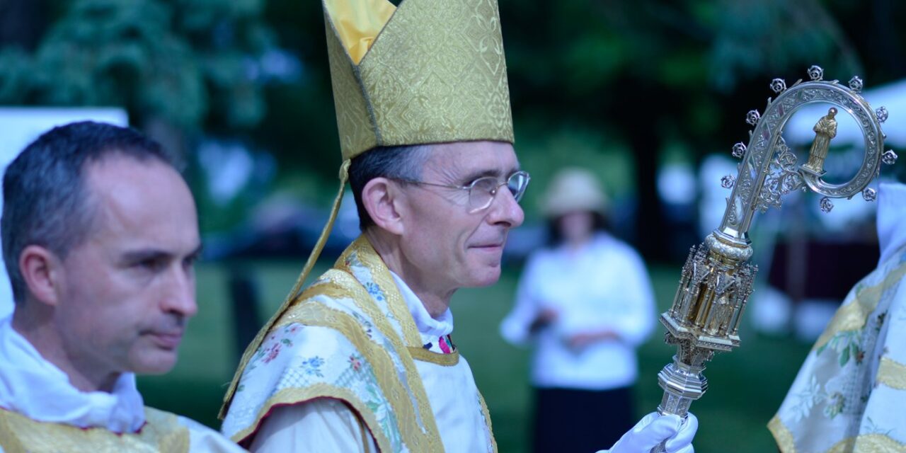 Intervista con Mons. Bernard Tissier de Mallerais