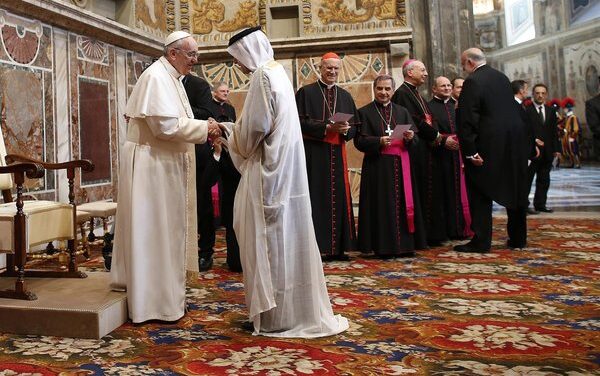 Migranti, aborto, muri e ponti