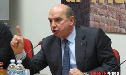 [VIDEO] Il primo atto del neoeletto sindaco di Trieste: rimettere il Crocifisso in municipio