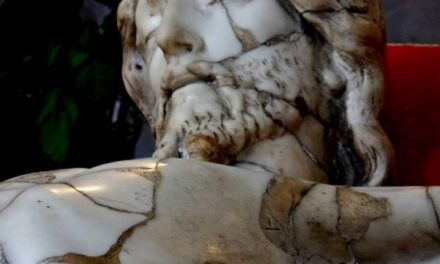 Il Crocifisso ‘ferito’ di Napoli