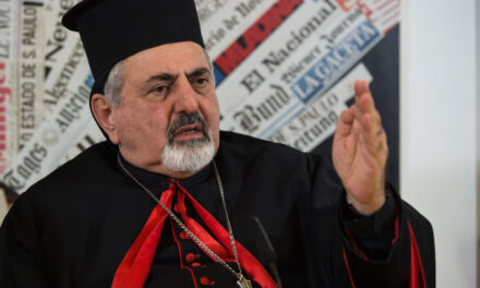 “Il Papa sbaglia, stiamo subendo l’odio da parte di una religione”, dice il Patriarca della Chiesa Cattolica sira