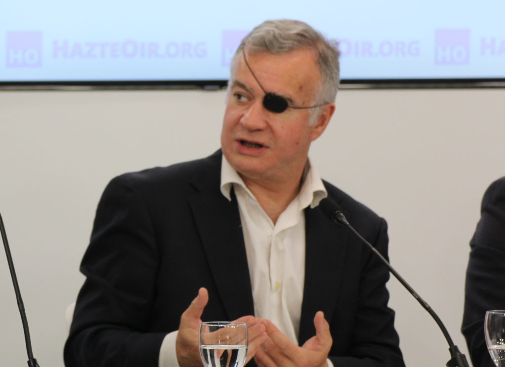 José_Javier_Esparza_2015b_(cropped)