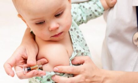 Lorenzin e “lobby dei vaccini” versus famiglie: niente obiezione di coscienza