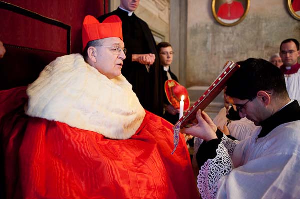 Monizioni canoniche: alcuni cardinali stanno per compiere un ‘atto di correzione formale’ verso Bergoglio?