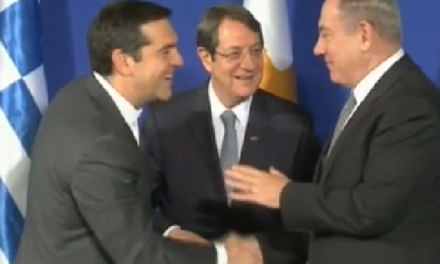 L’abbraccio tra Netanyahu e Tsipras, uniti da gas e petrolio