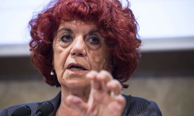 L’istruzione, Fedeli e il Family Day. Il PD non ha più professori? Il giallo della laurea. O una vendettina di Renzi?