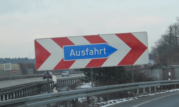 Prodi: “Togliere sanzioni alla Russia per prendere in contropiede Trump. Berlino? Forse vuole uscire dall’euro”